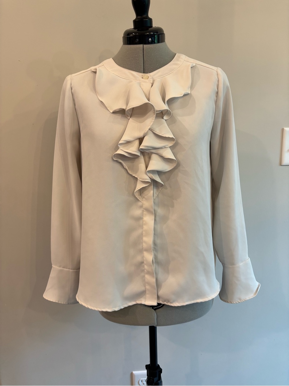 LOFT‎ Cream Ruffle Front Long-Sleeve Blouse 0089